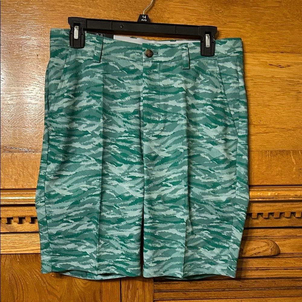 NEW Greg Norman Green Tiger Camo Microlux Mens Golf Shorts Gorpcore Play Dry